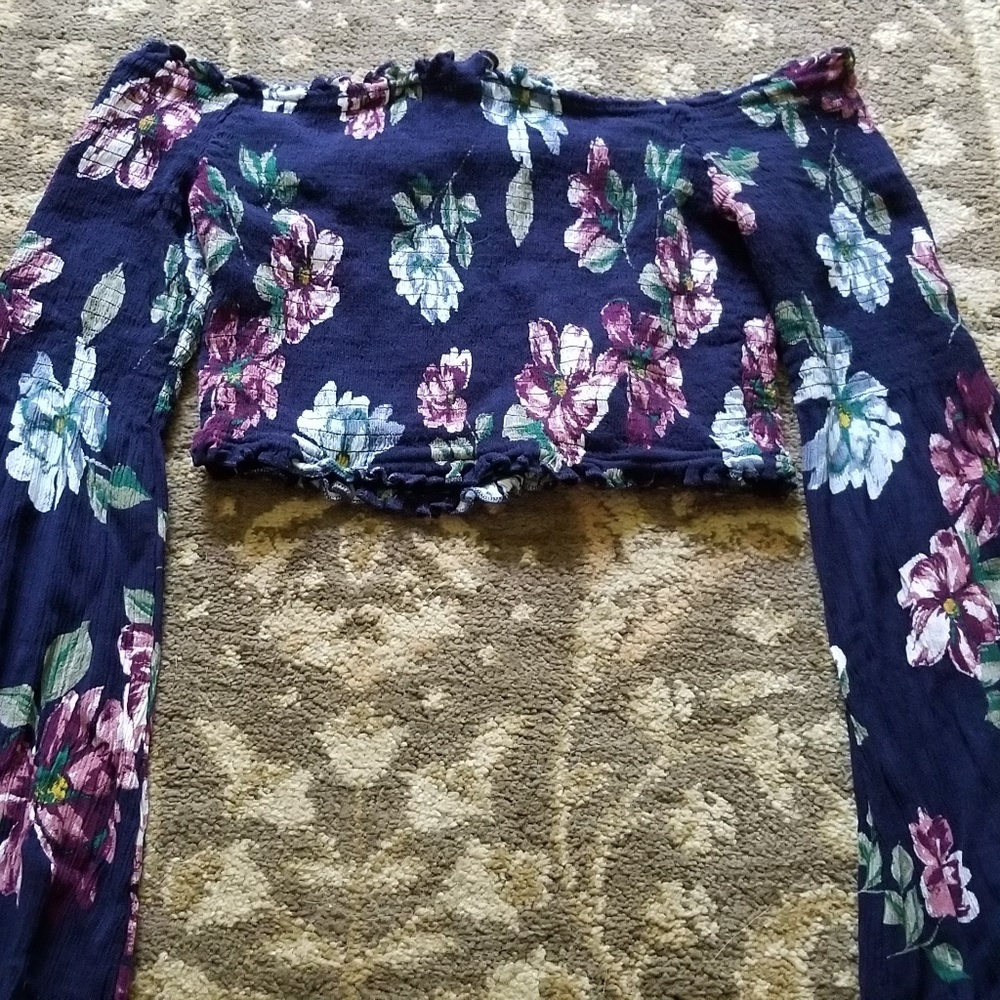 Long sleeve crop top